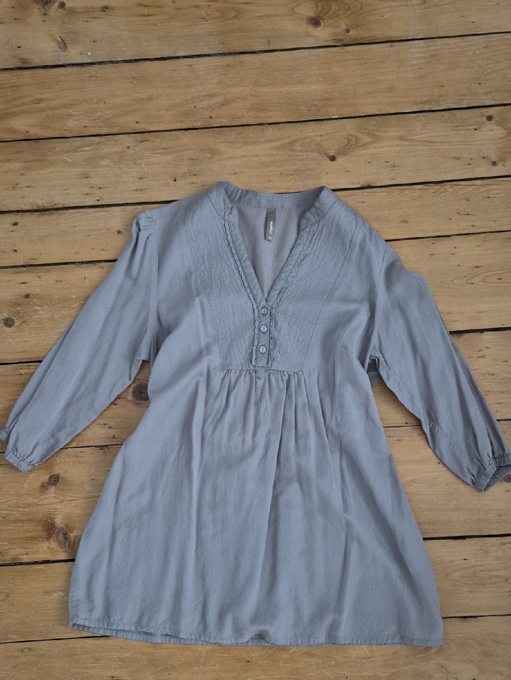 Thyme Maternity Light Gray Pintuck V-Neck Maternity Blouse